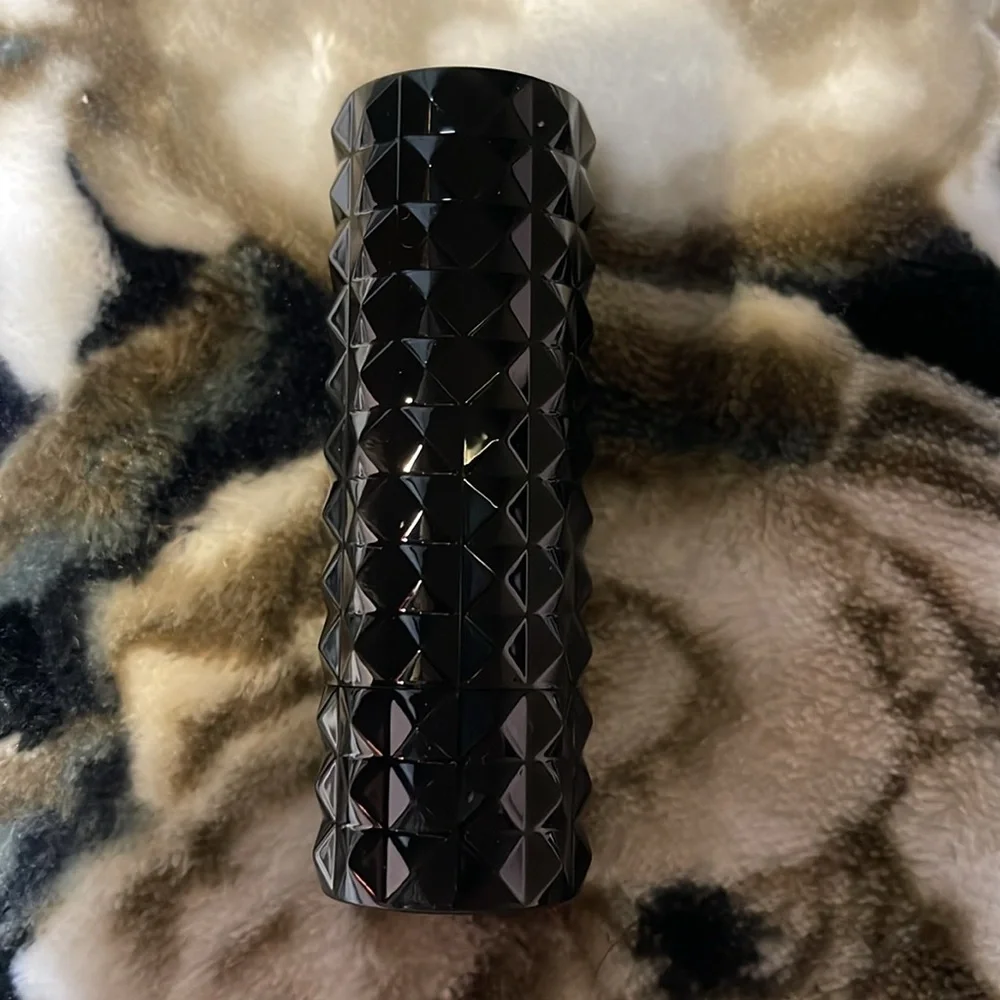 Kat Von D L.U.V. Studded Kiss Creme Lipstick